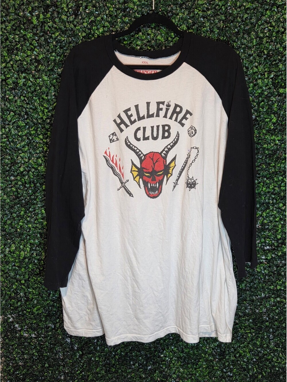 Stranger Things Hellfire Club XXXL Raglan Shirt